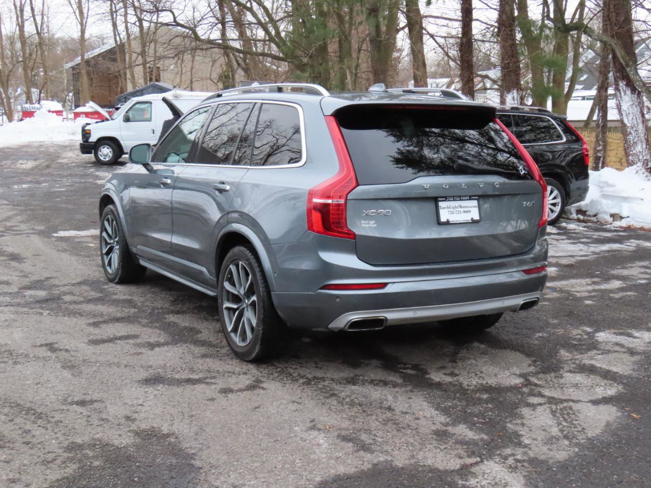 Used 2018 Volvo XC90 T6 Momentum w/ Convenience Package image 4