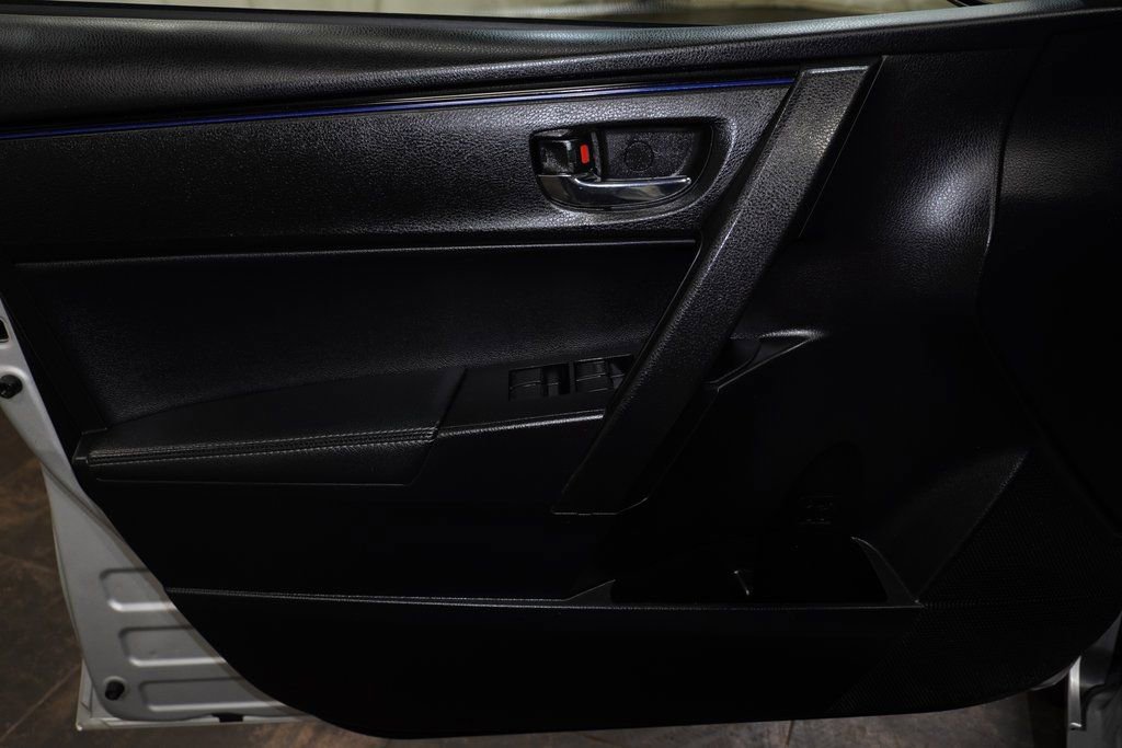 Used 2017 Toyota Corolla SE w/ SE Premium Package image 19