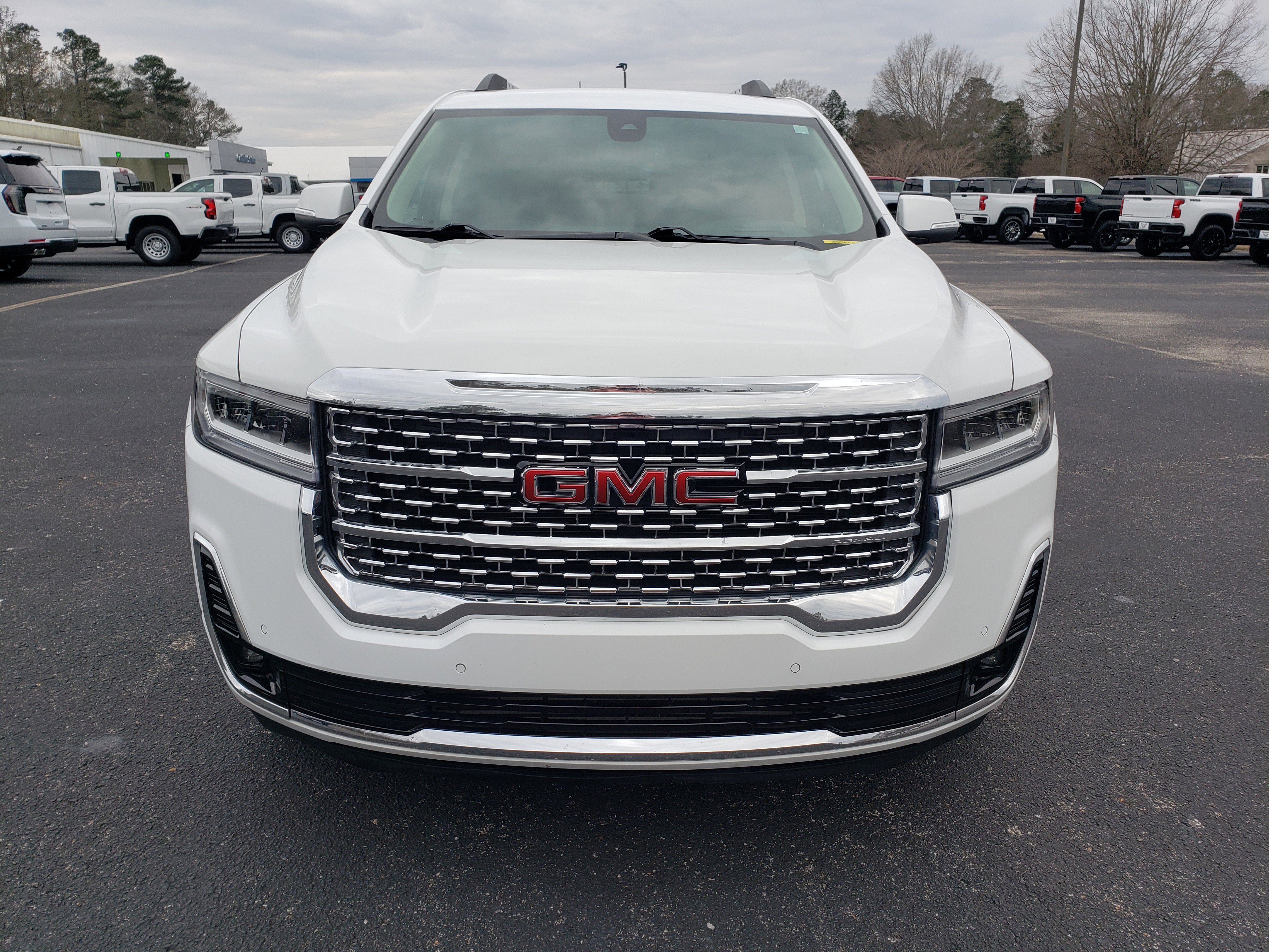 Used 2023 GMC Acadia Denali image 5