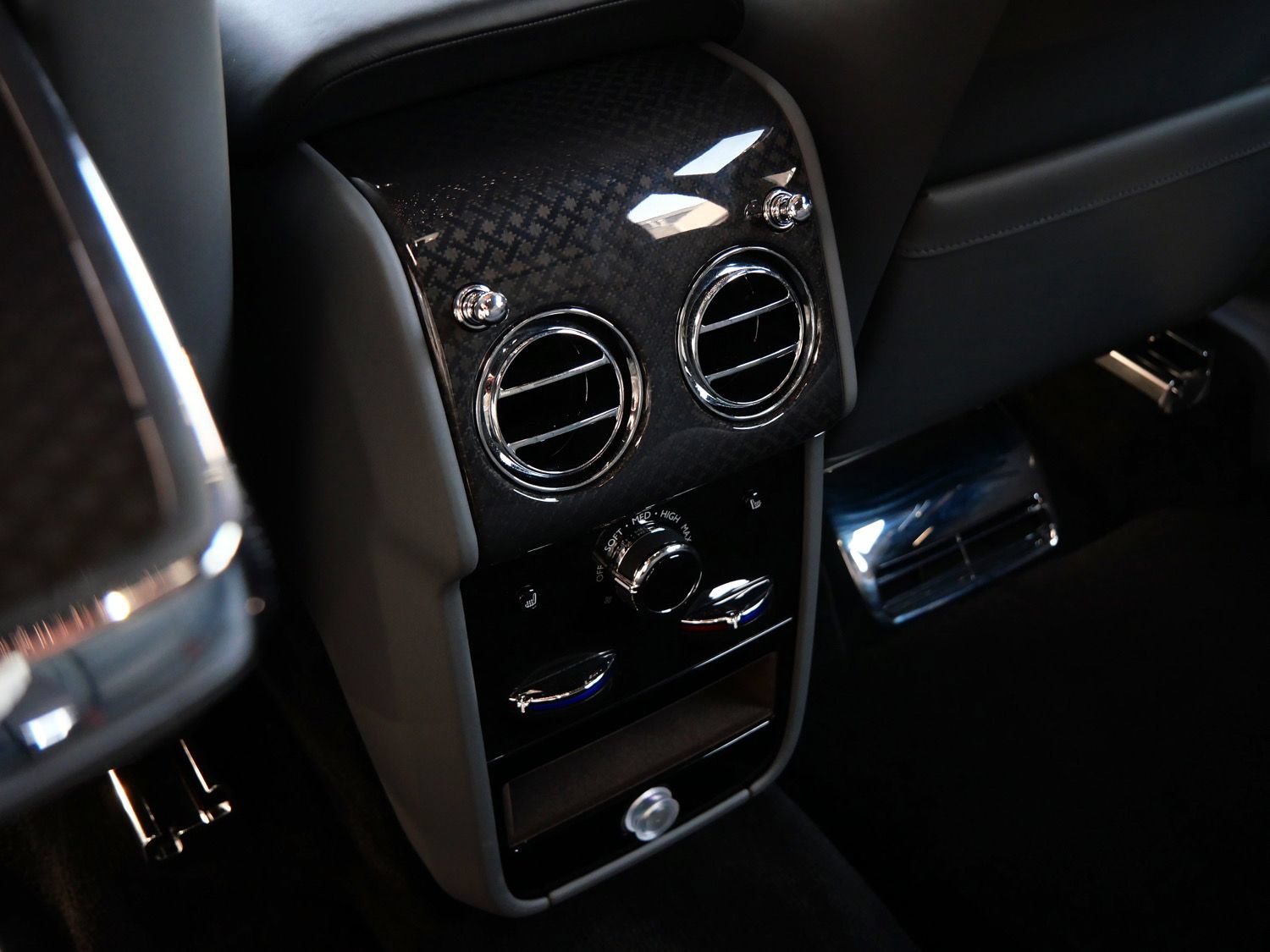 Used 2026 Rolls-Royce Cullinan Black Badge AWD/4WD image 27