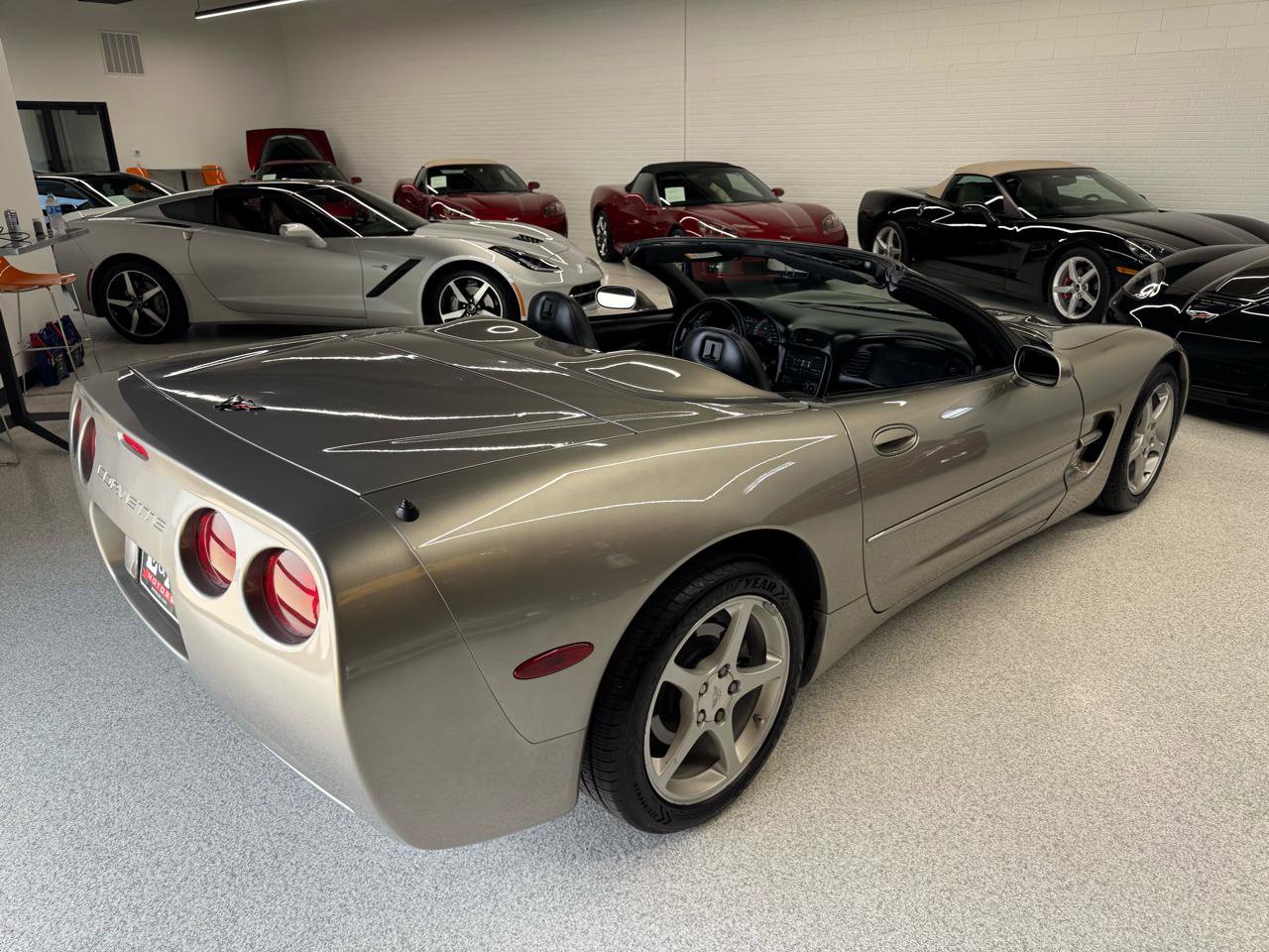 Used 2001 Chevrolet Corvette Convertible w/ Preferred Equipment Group2 RWD image 13