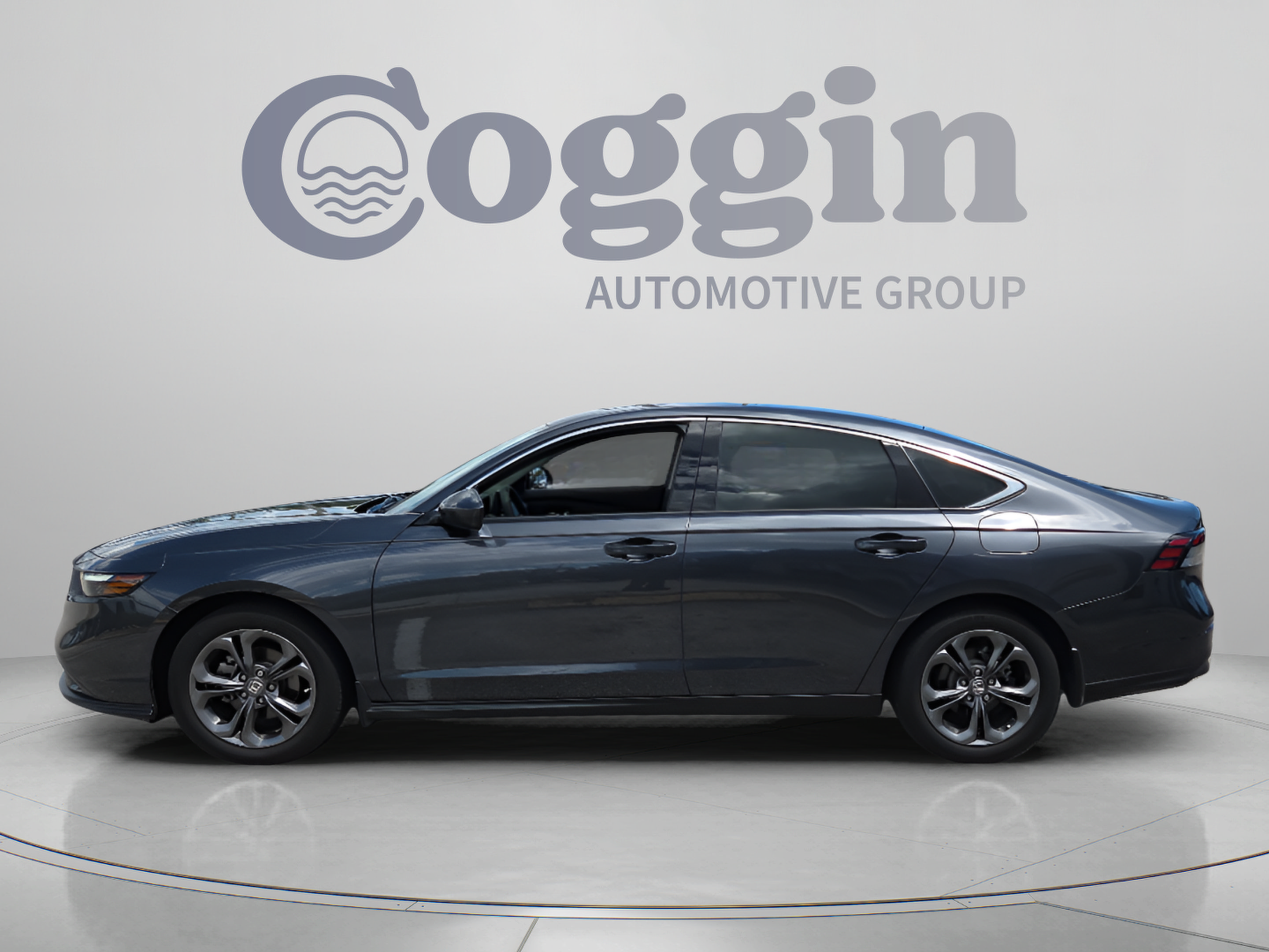 Used 2023 Honda Accord EX image 2