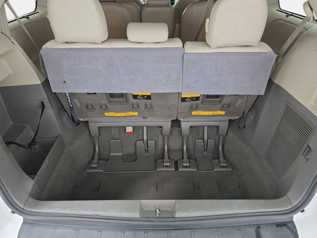 Used 2011 Toyota Sienna LE FWD image 32