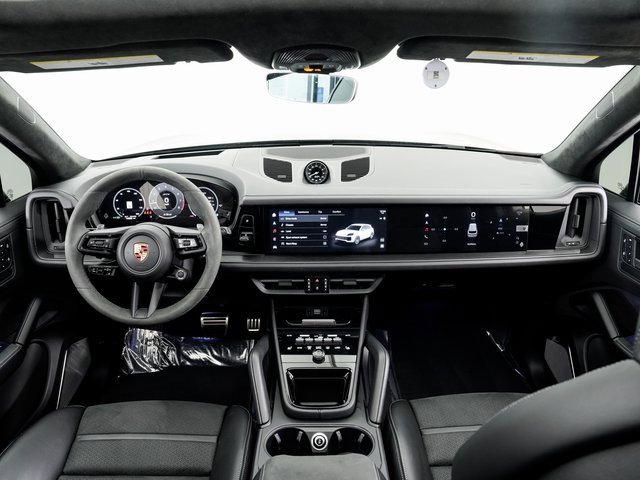 Certified 2025 Porsche Cayenne GTS image 23