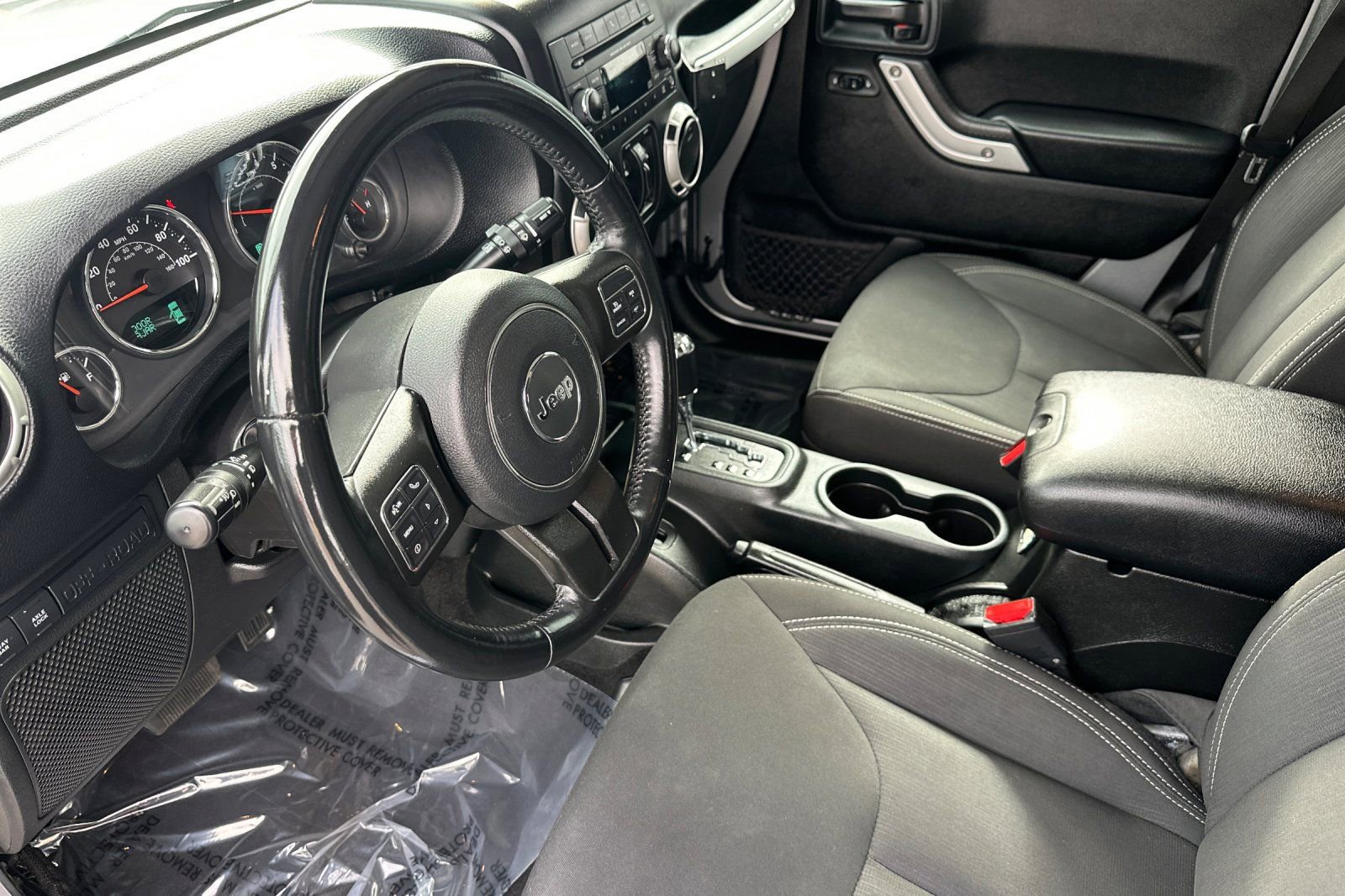 Used 2018 Jeep Wrangler Unlimited Rubicon w/ Connectivity Group AWD/4WD image 10