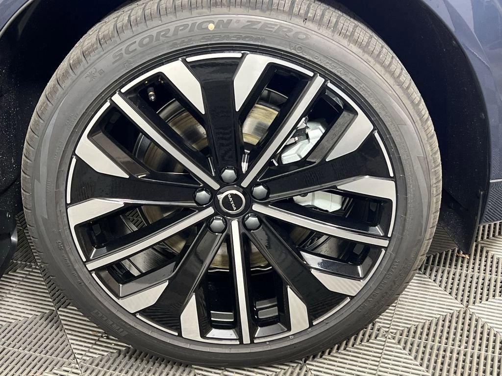 New 2026 Volvo XC60 B5 Ultra w/ Climate Package image 16