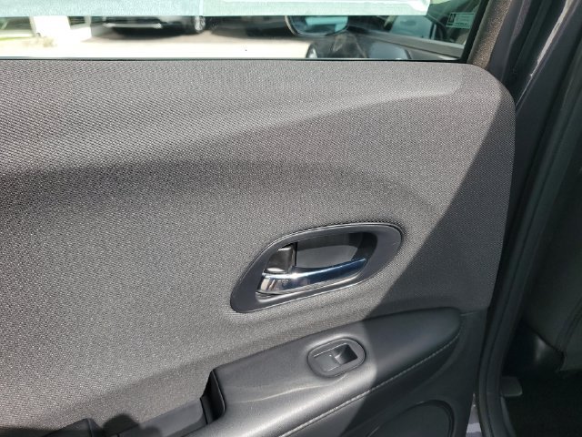 Used 2019 Honda HR-V LX image 16
