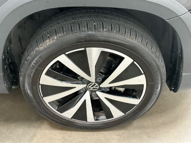 Used 2023 Volkswagen Taos SE w/ Panoramic Sunroof Package AWD/4WD image 5