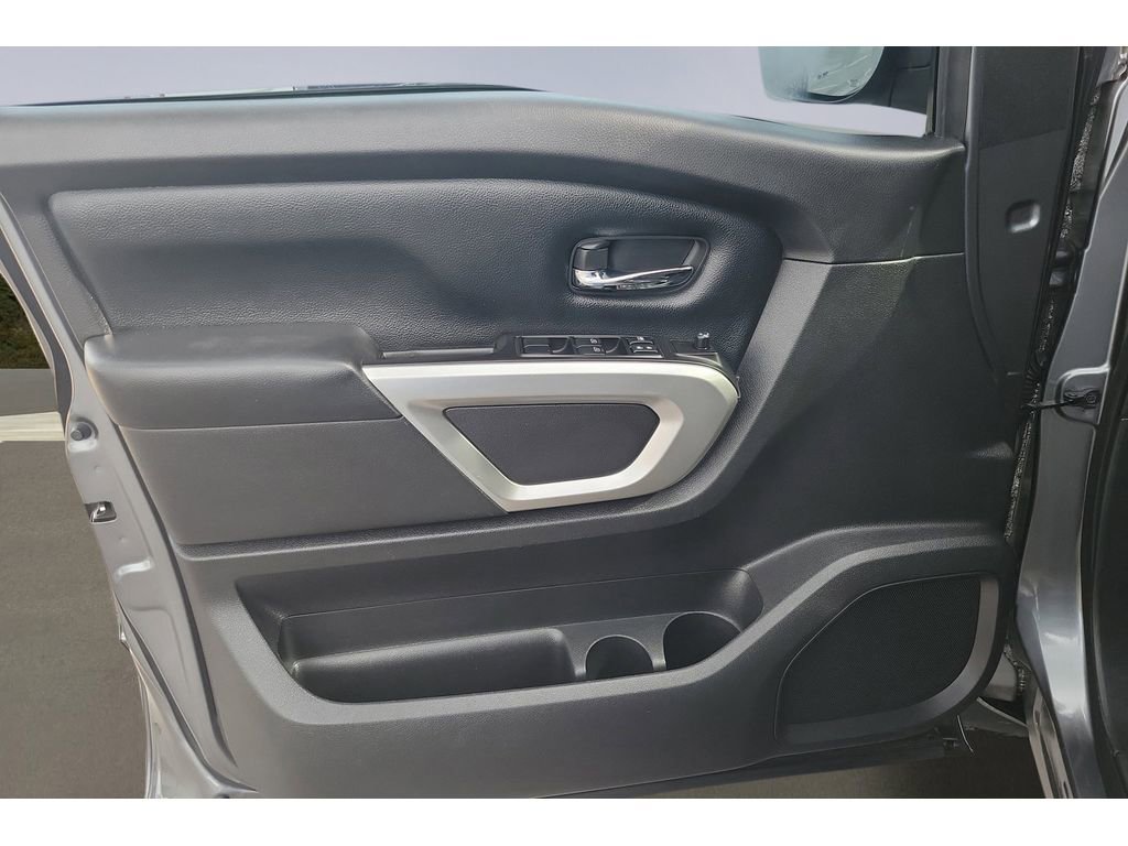 Used 2018 Nissan Titan SV RWD image 13