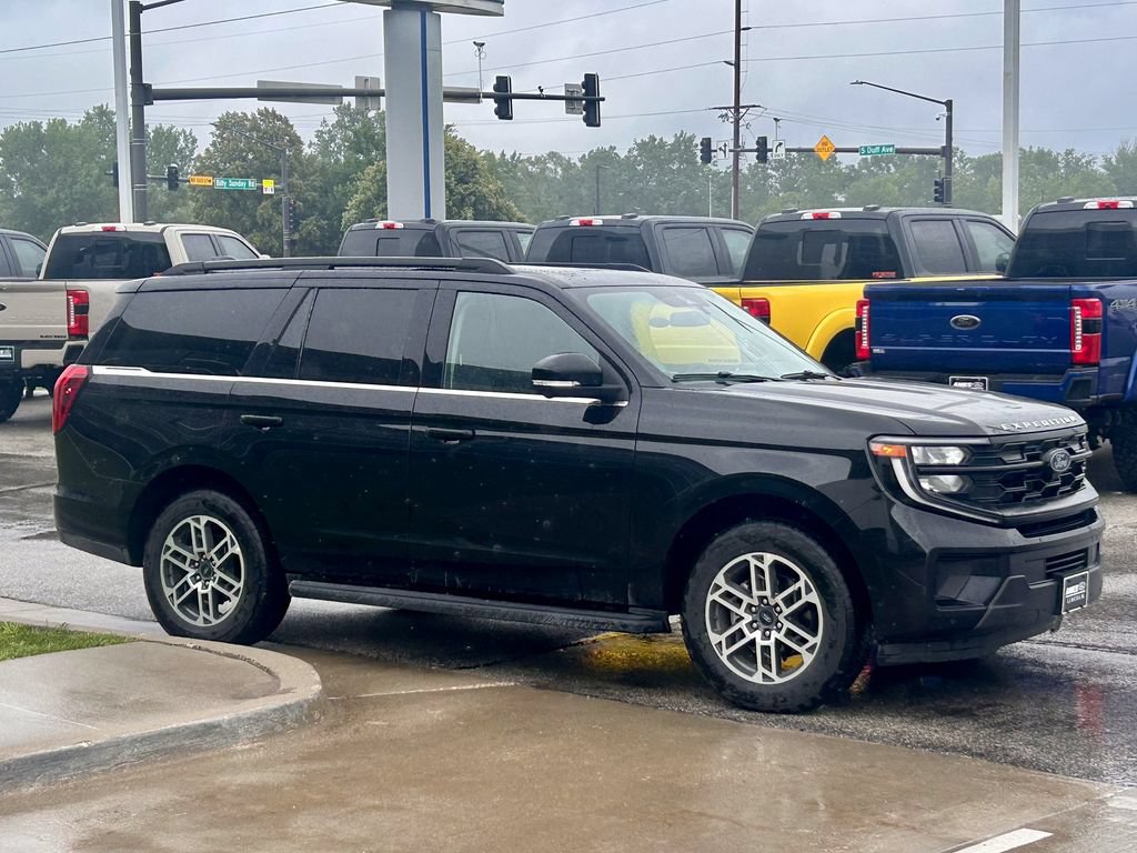 Used 2025 Ford Expedition Active AWD/4WD image 7