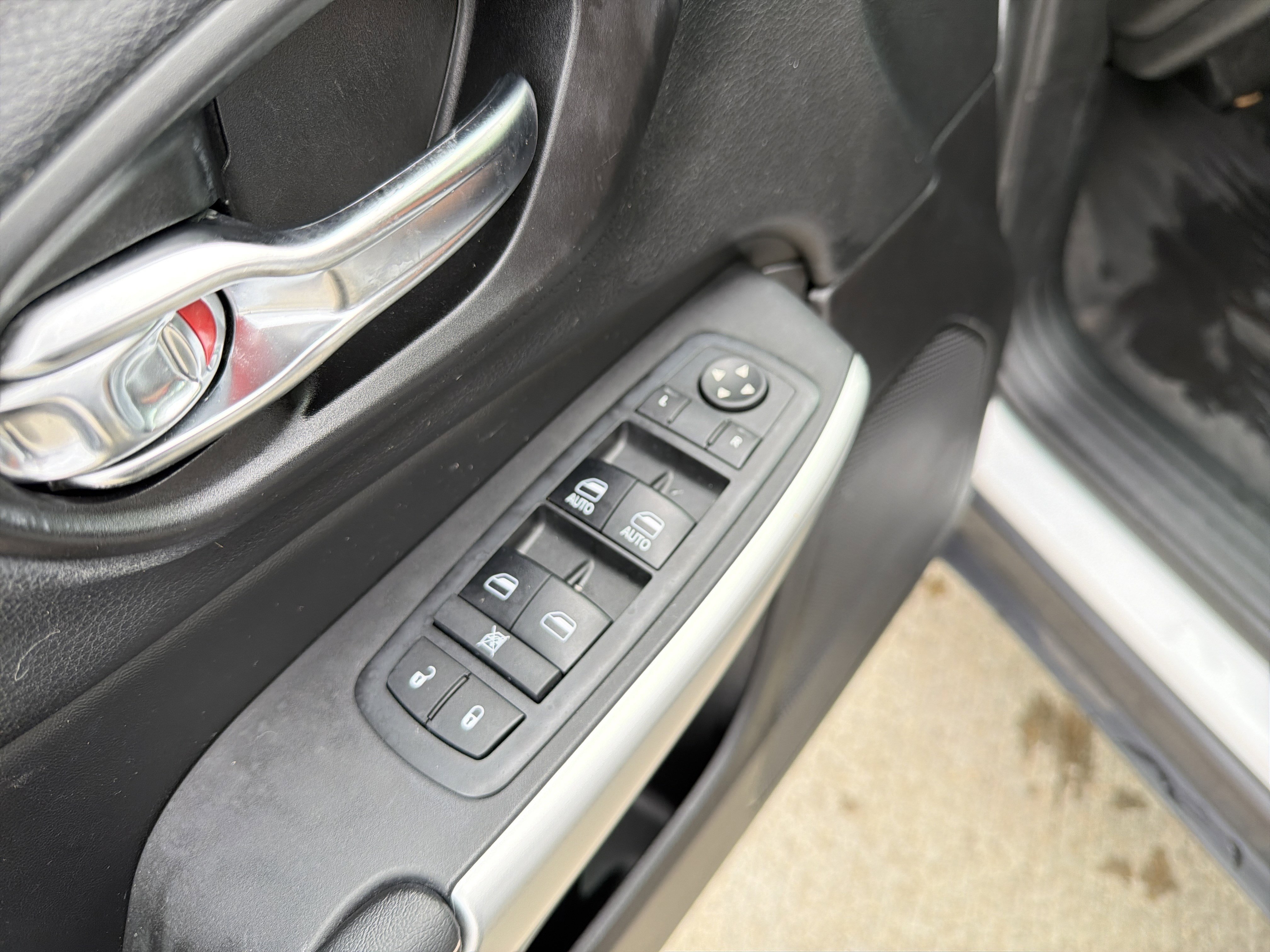 Used 2018 Jeep Cherokee Latitude Plus image 15