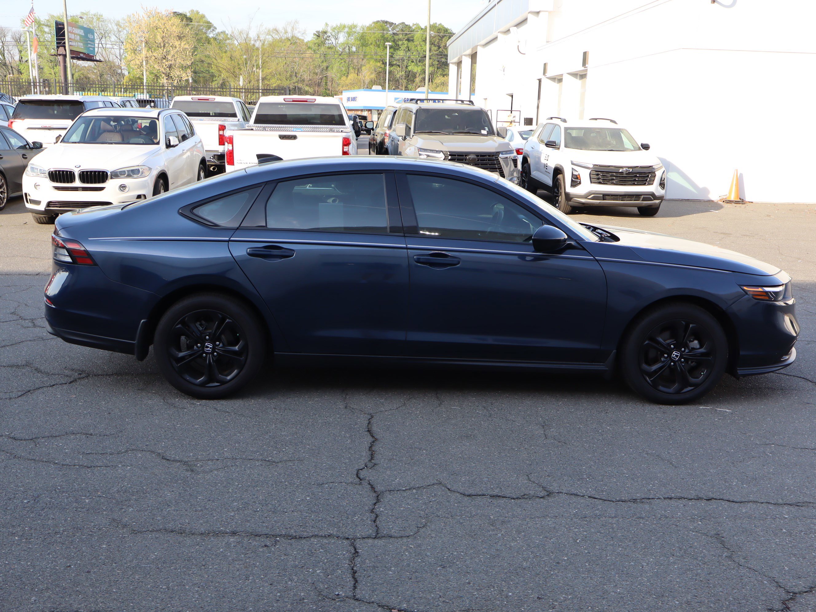 Used 2025 Honda Accord SE image 11