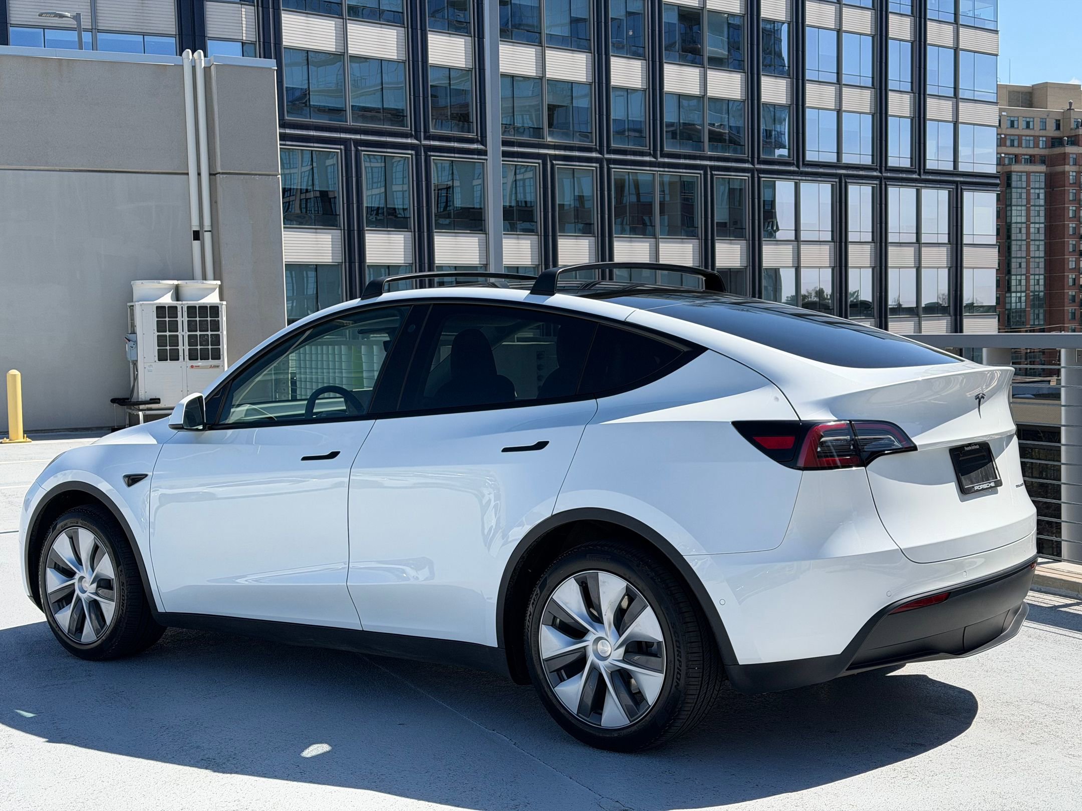 Used 2022 Tesla Model Y Long Range image 3