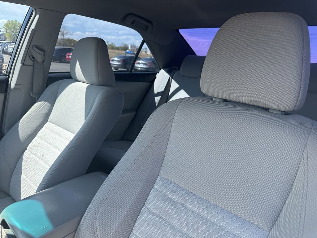 Used 2017 Toyota Camry SE FWD image 14