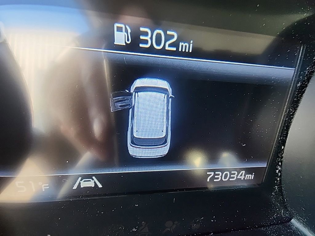 Used 2023 Kia Carnival LX image 13