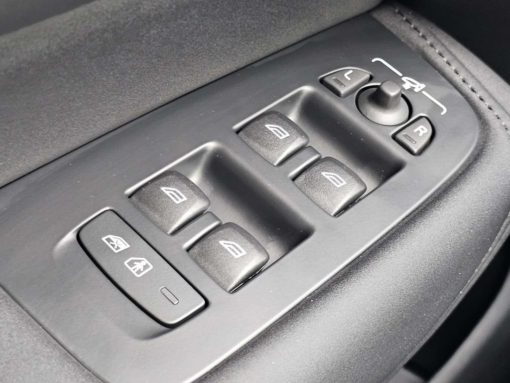 New 2027 Volvo XC60 B5 Ultra AWD/4WD image 26