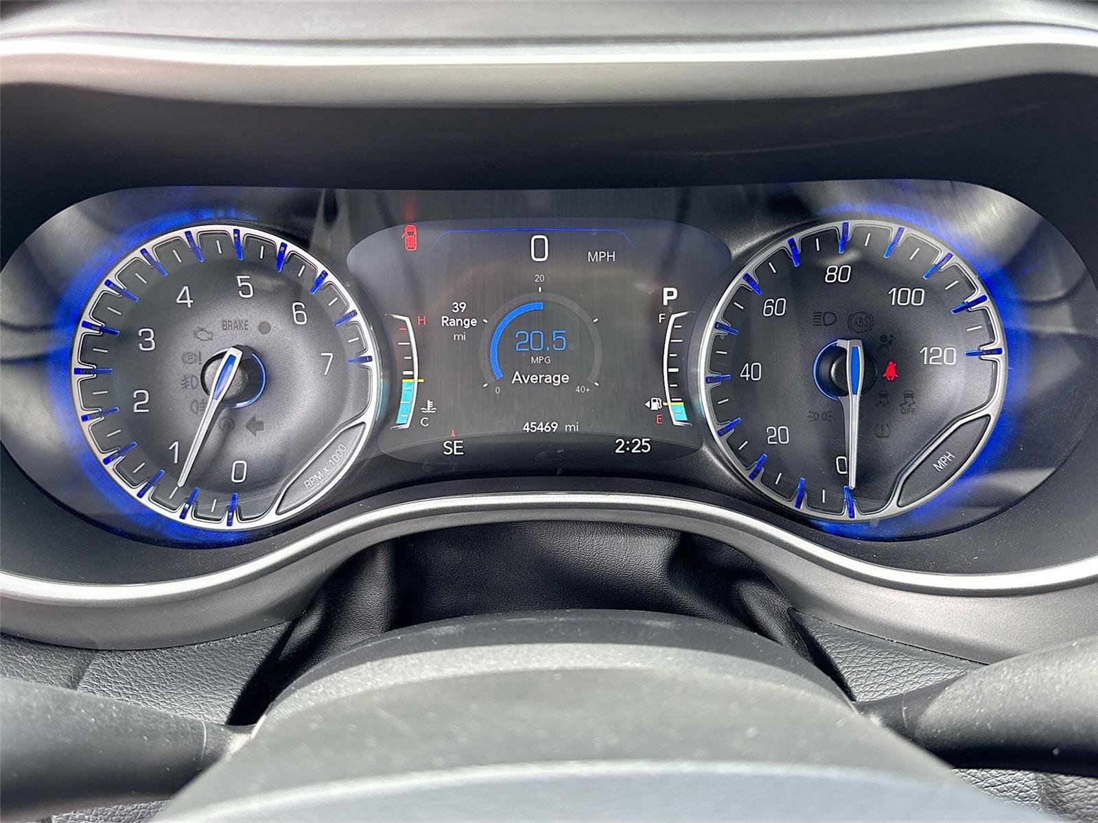Used 2025 Chrysler Pacifica Select FWD image 12