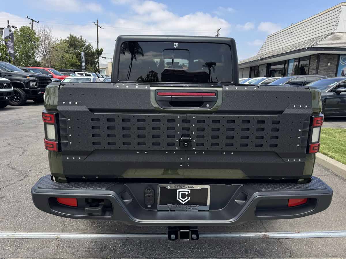 Used 2023 Jeep Gladiator Sport AWD/4WD image 6