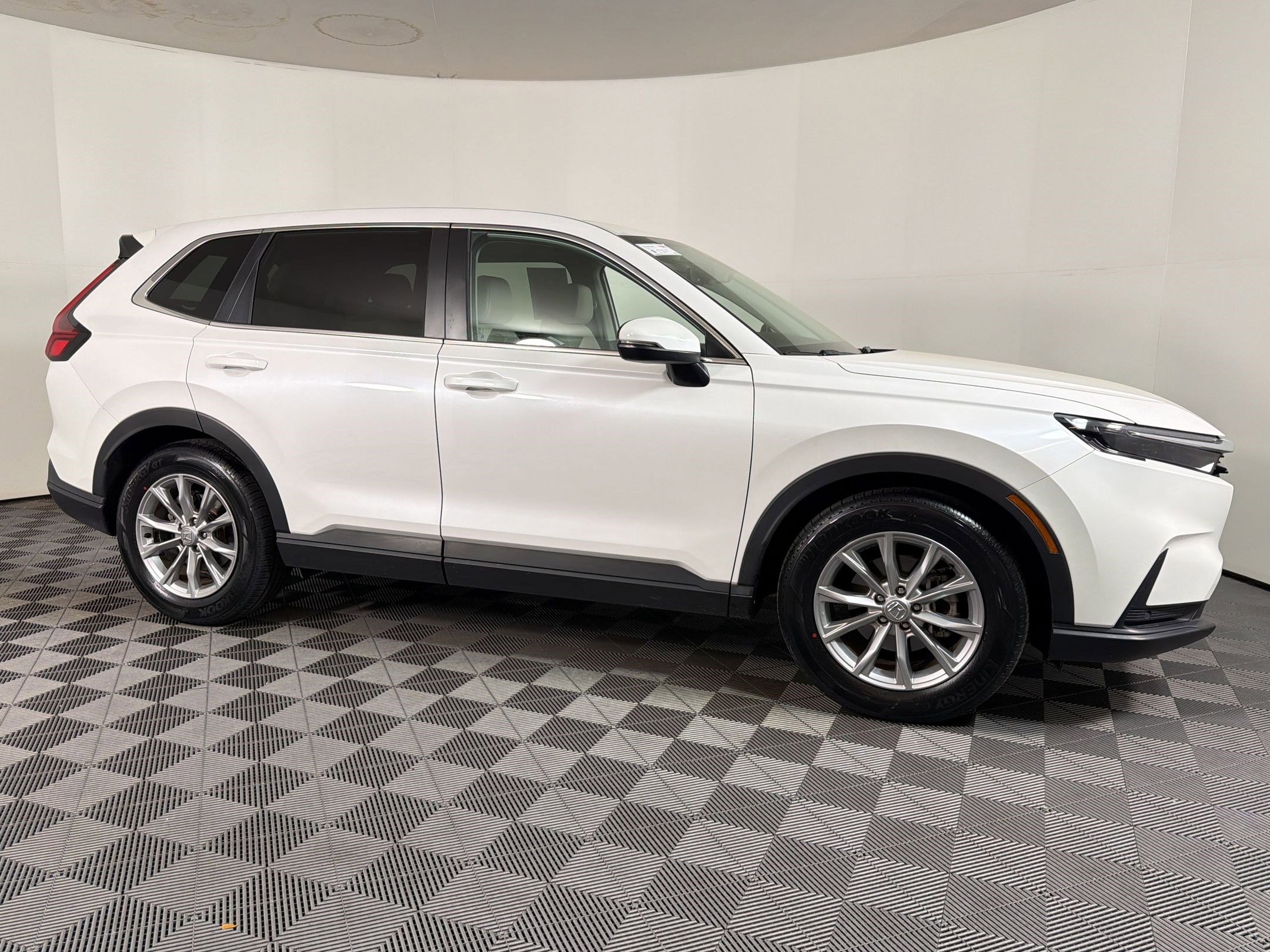 Used 2023 Honda CR-V EX-L image 6