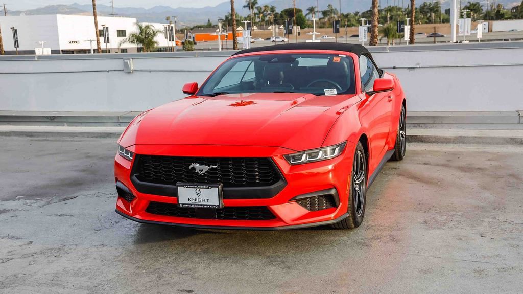 Used 2024 Ford Mustang Convertible RWD image 4