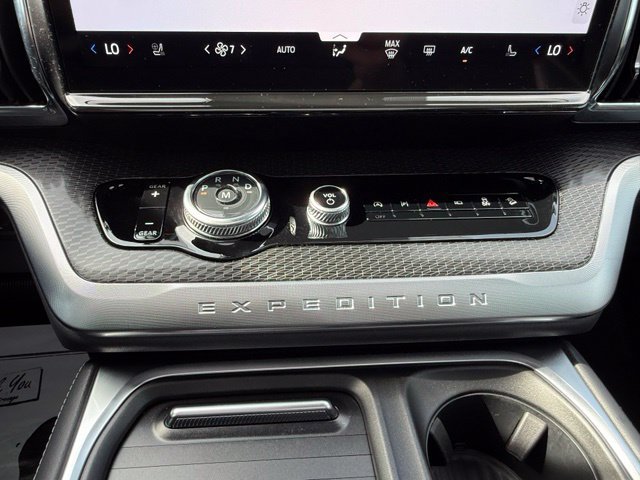 Used 2025 Ford Expedition Platinum w/ Stealth Performance Package AWD/4WD image 19