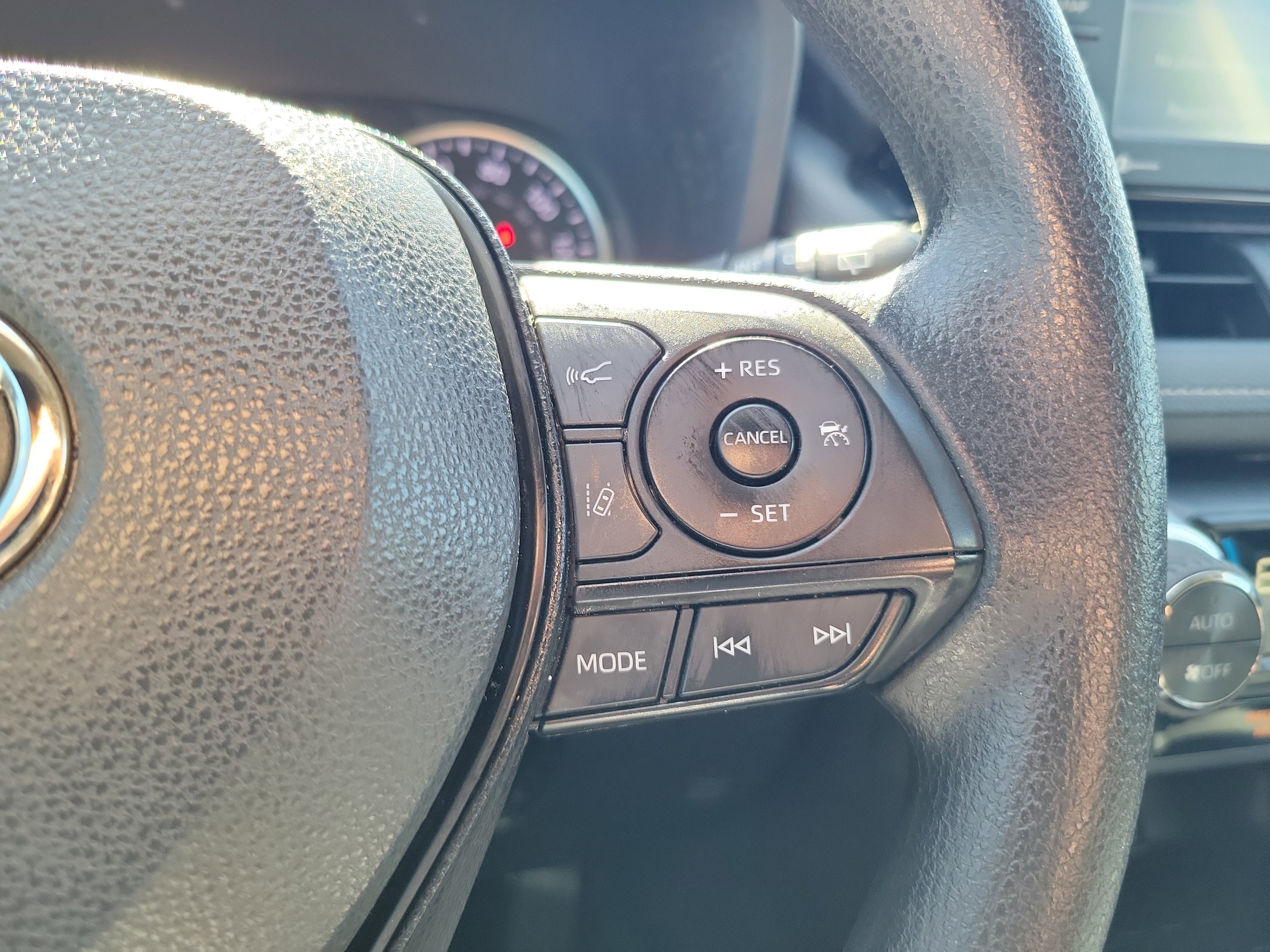 Used 2022 Toyota RAV4 XLE w/ Convenience Package FWD image 23