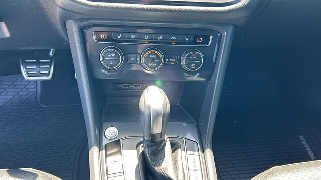 Used 2020 Volkswagen Tiguan SE R-Line FWD image 22