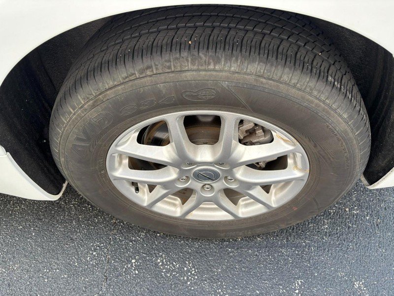 Used 2024 Chrysler Pacifica Touring-L FWD image 9