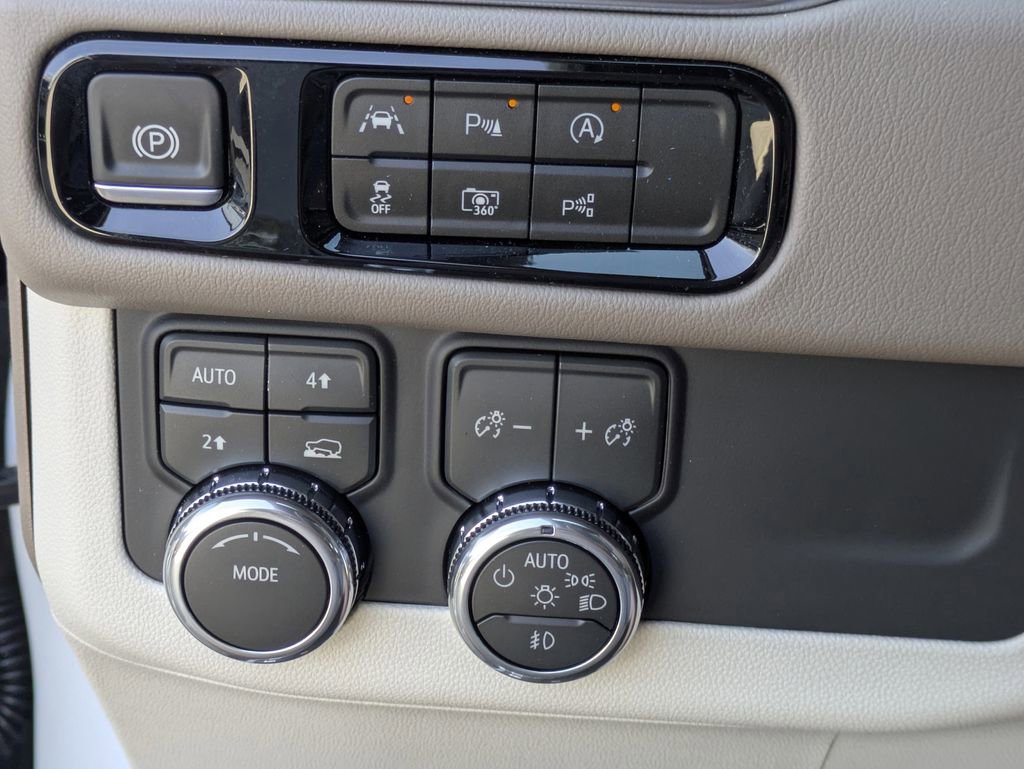 New 2026 GMC Yukon XL Denali w/ Sun & Power Step Package AWD/4WD image 26