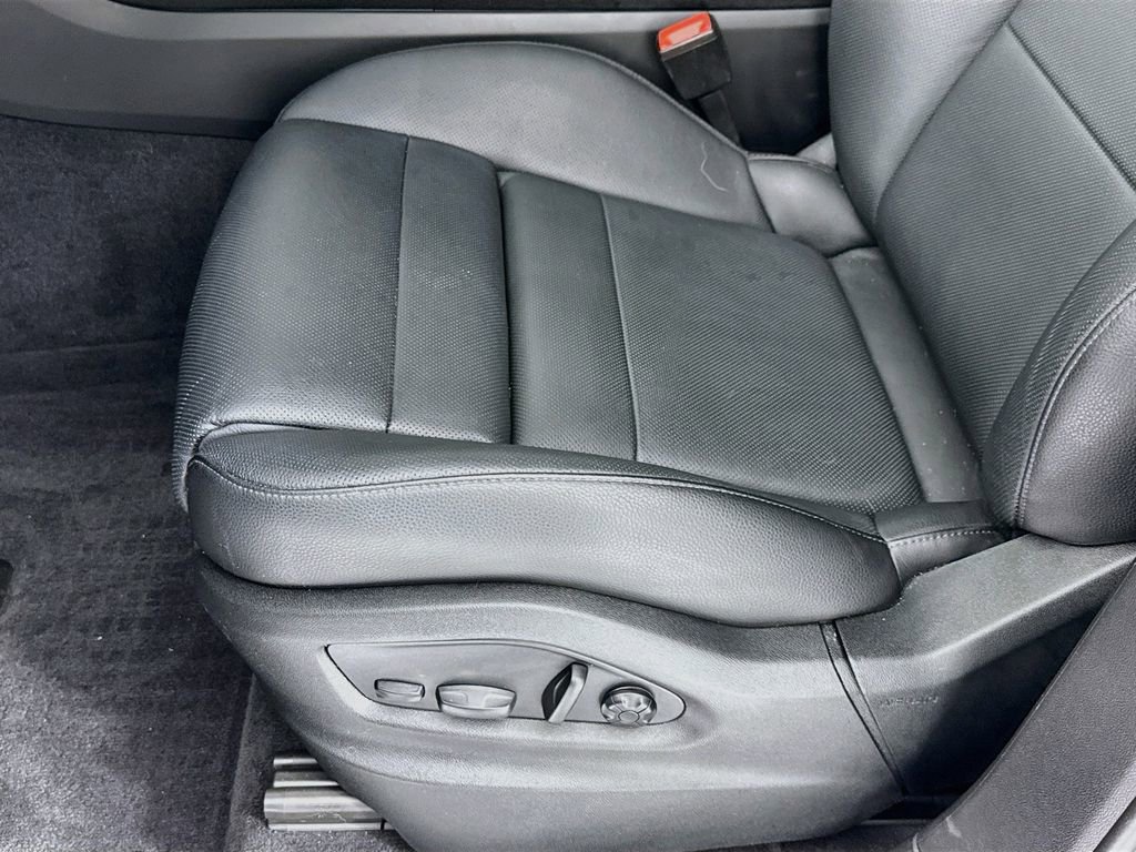 Certified 2024 Porsche Cayenne AWD/4WD image 13