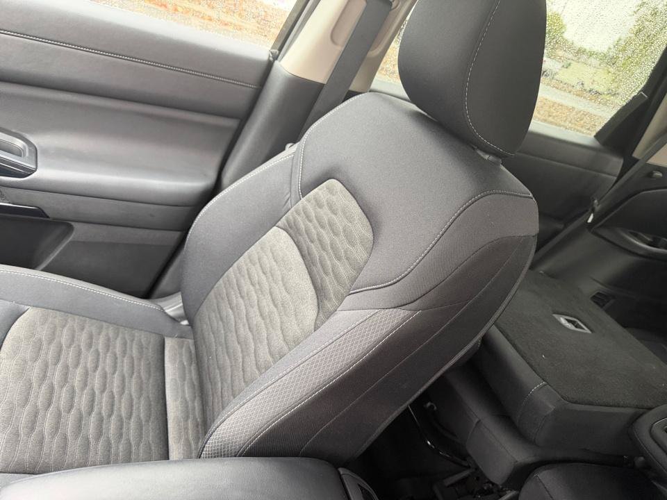 Used 2025 Nissan Pathfinder SV FWD image 28