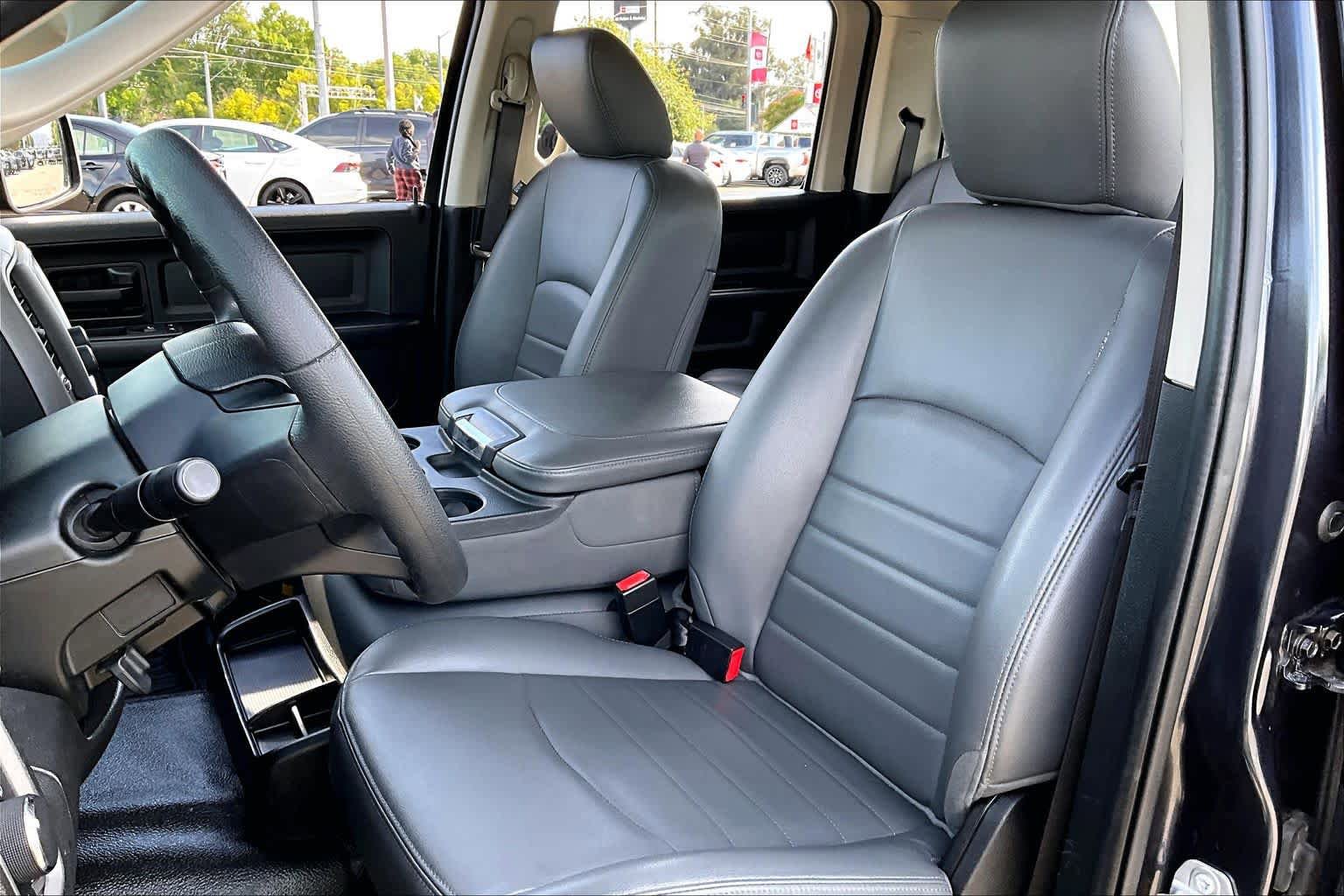 Used 2019 RAM 1500 Tradesman w/ Chrome Appearance Group RWD image 7