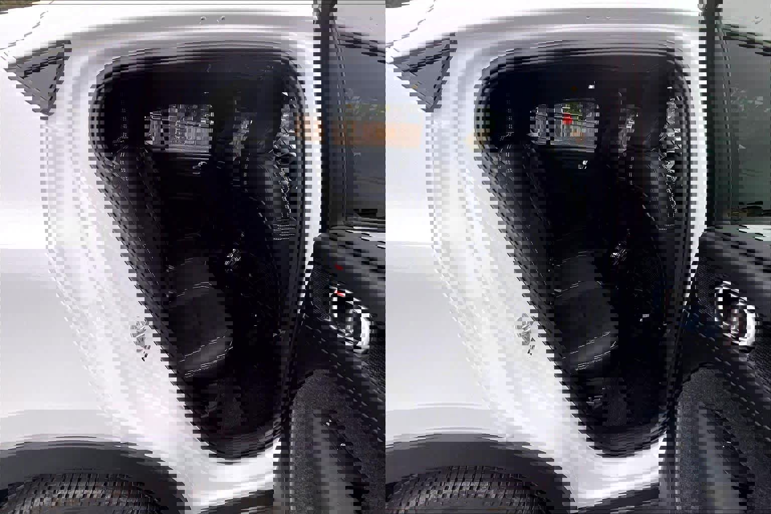 Used 2023 Volvo C40 P8 Recharge Ultimate image 30