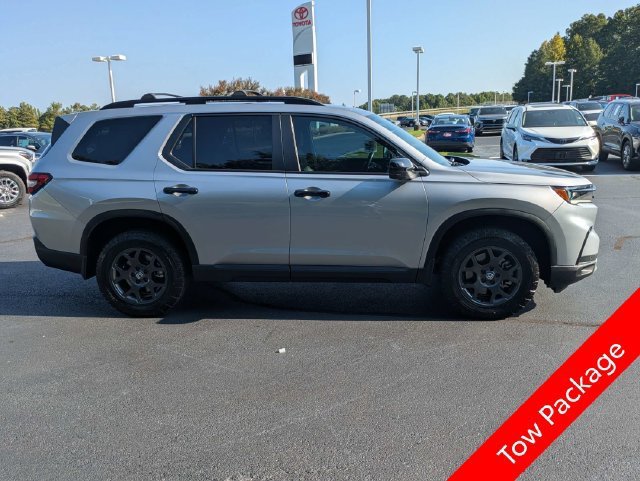 Used 2025 Honda Pilot TrailSport image 3
