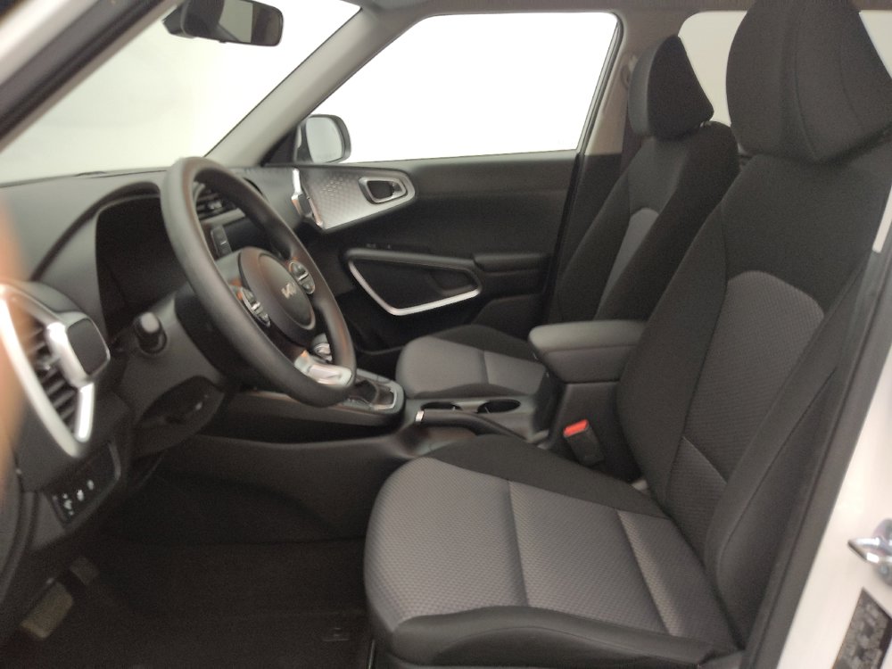 Used 2025 Kia Soul S FWD image 17