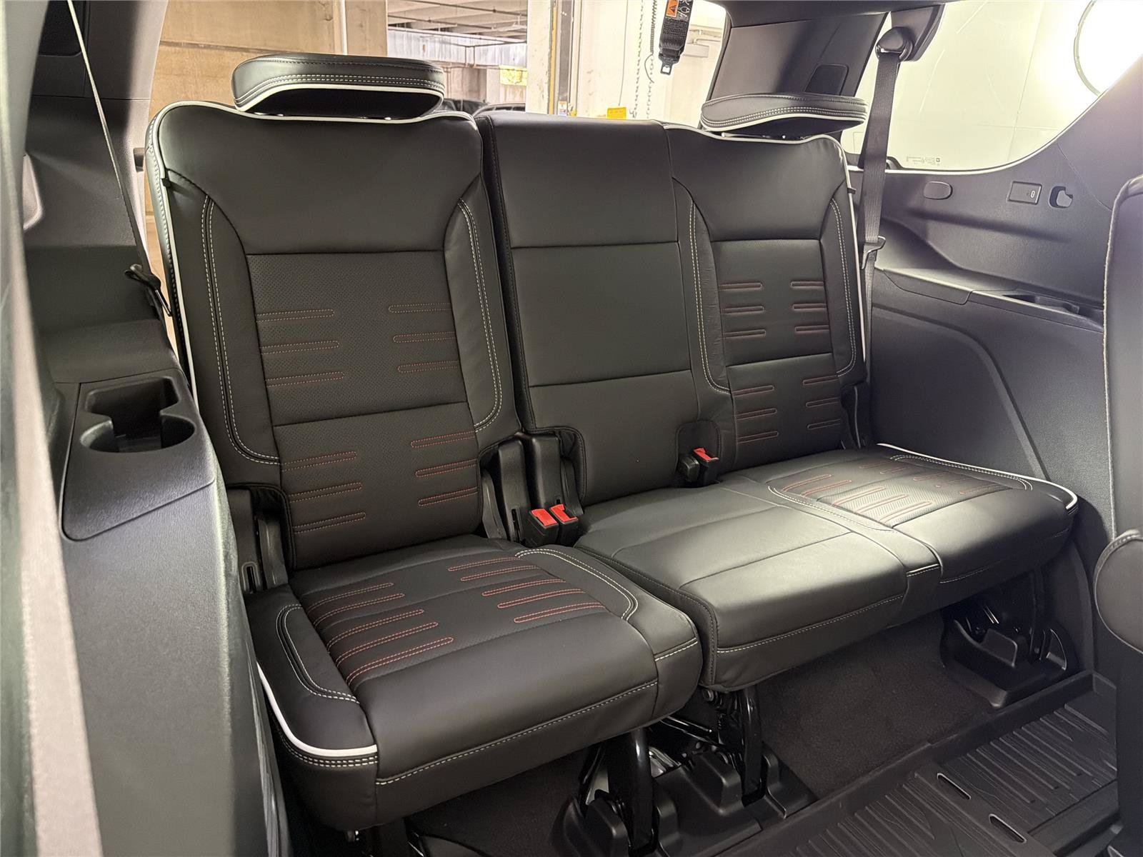 New 2026 GMC Yukon AT4 Ultimate w/ LPO, Floor Liner Package AWD/4WD image 14
