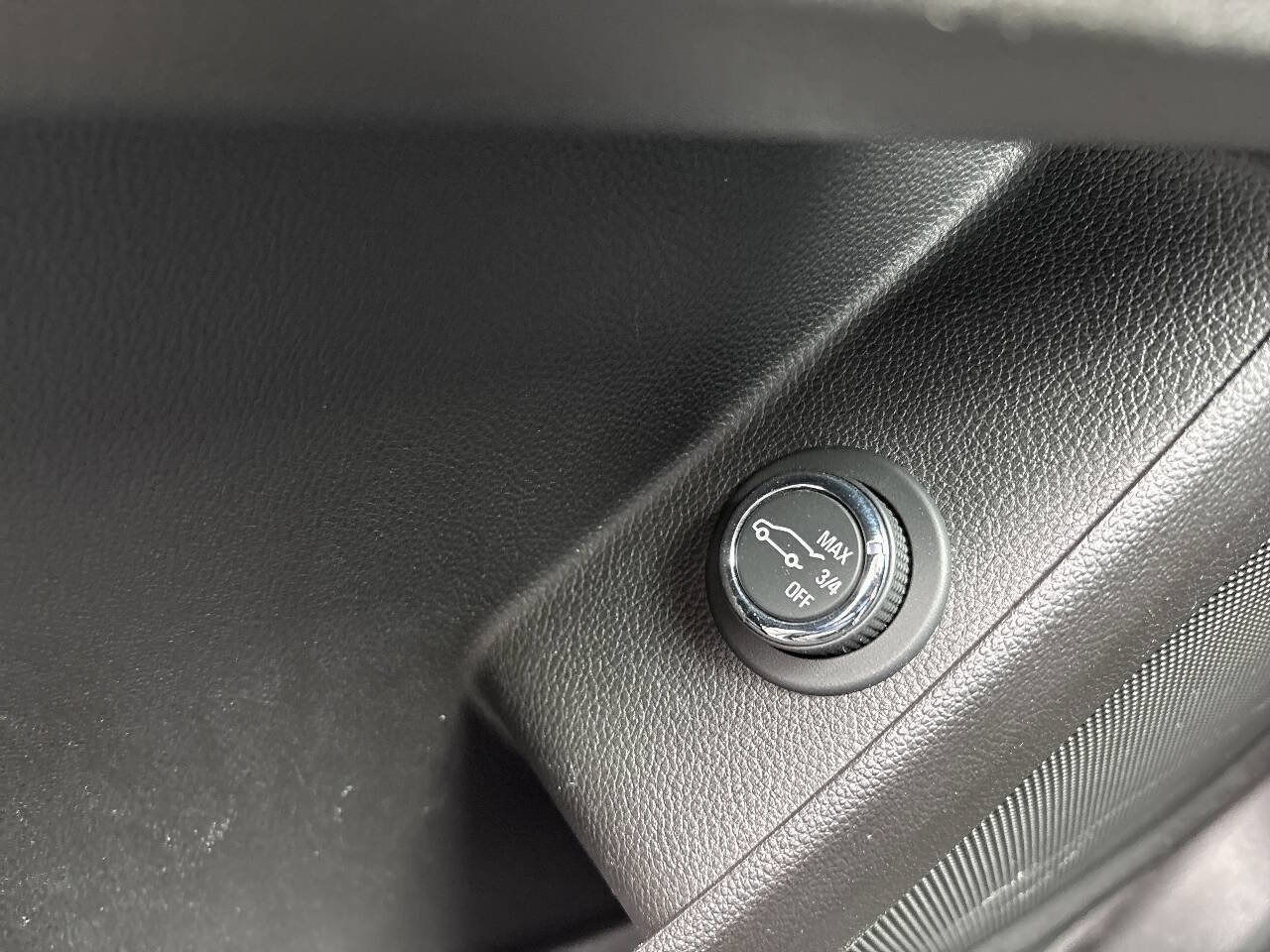 Used 2019 Chevrolet Traverse LT FWD image 30