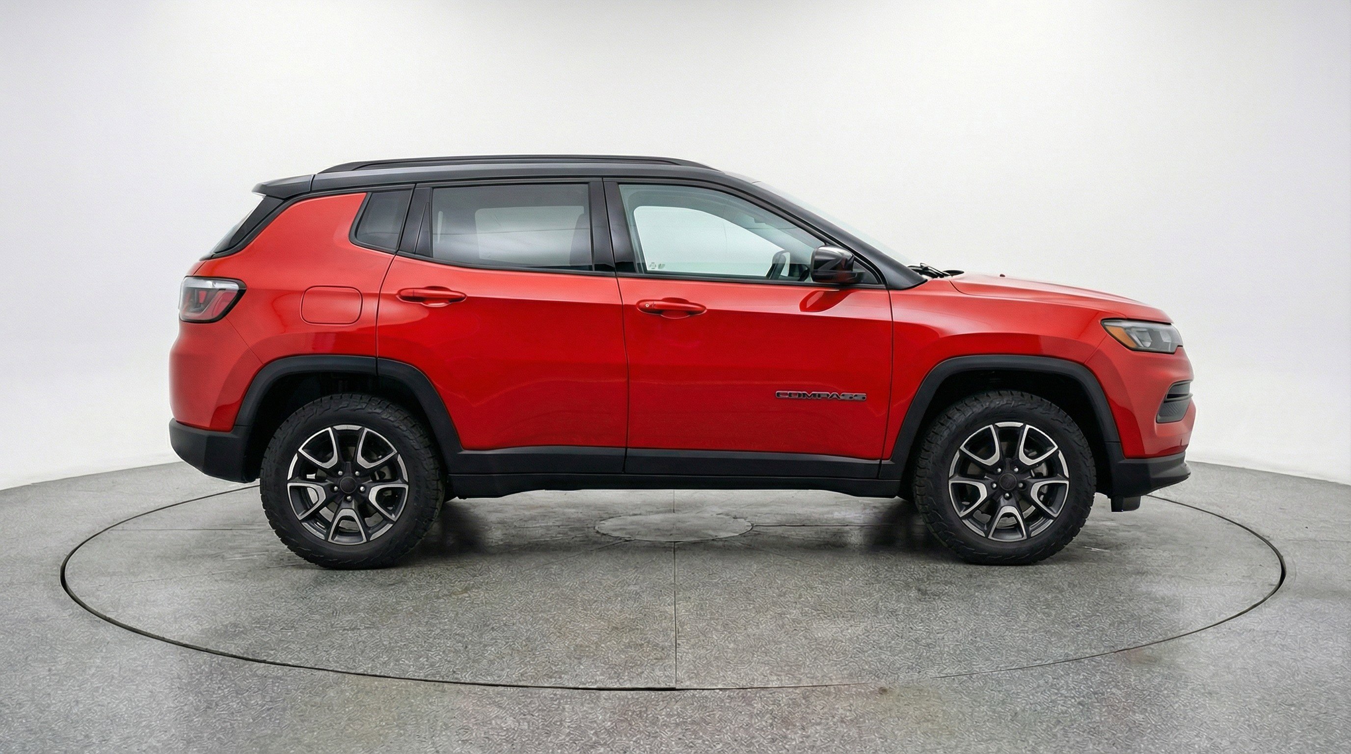 Used 2025 Jeep Compass Trailhawk AWD/4WD image 11