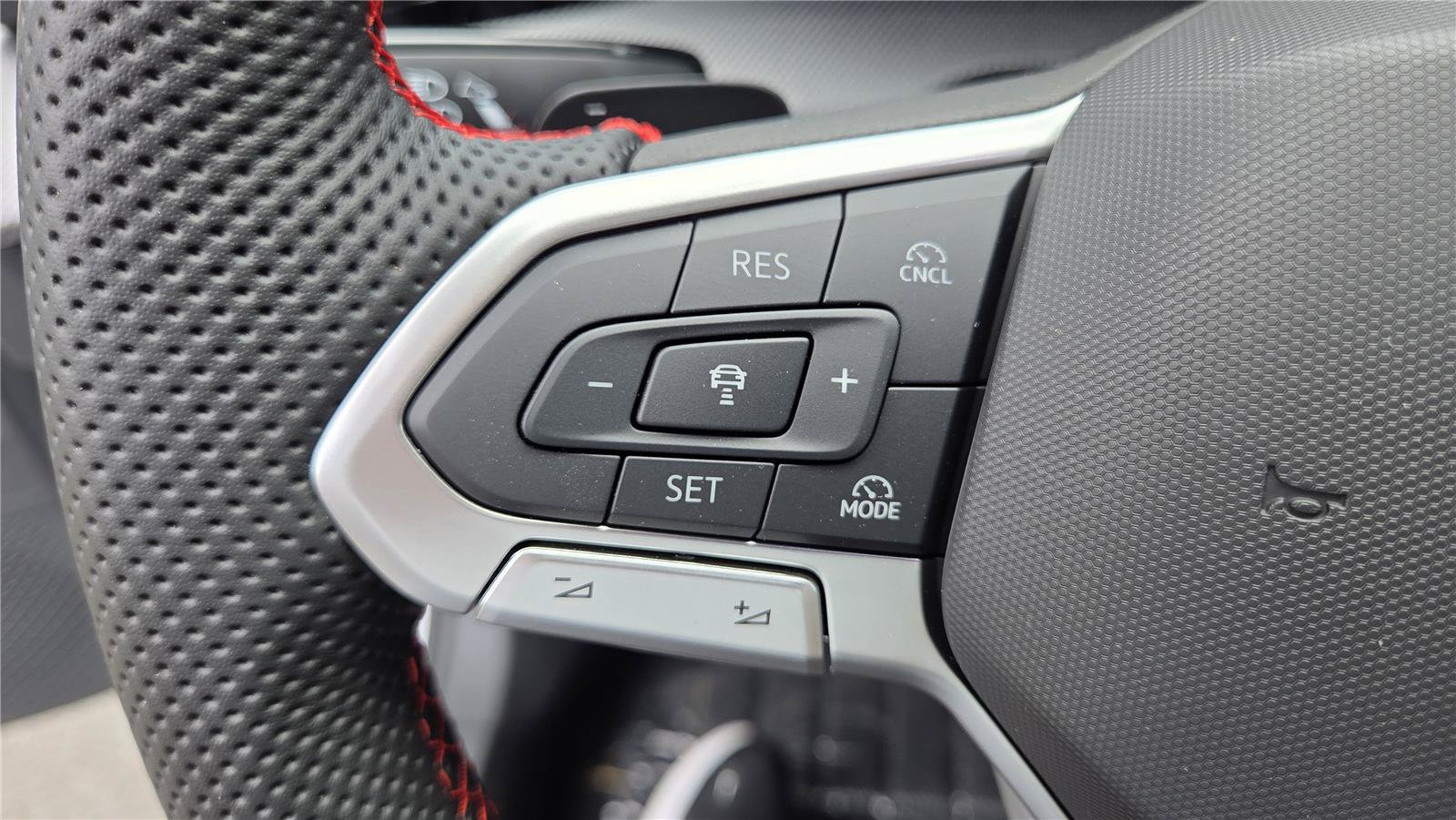 New 2026 Volkswagen GTI SE FWD image 16