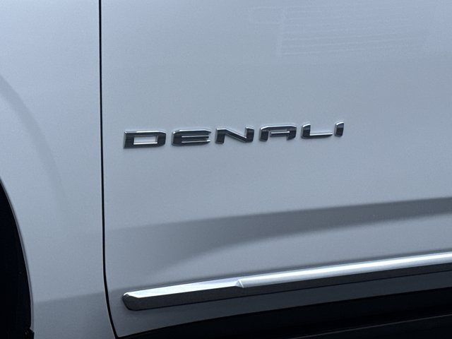 New 2026 GMC Yukon Denali w/ Denali Reserve Package AWD/4WD image 17