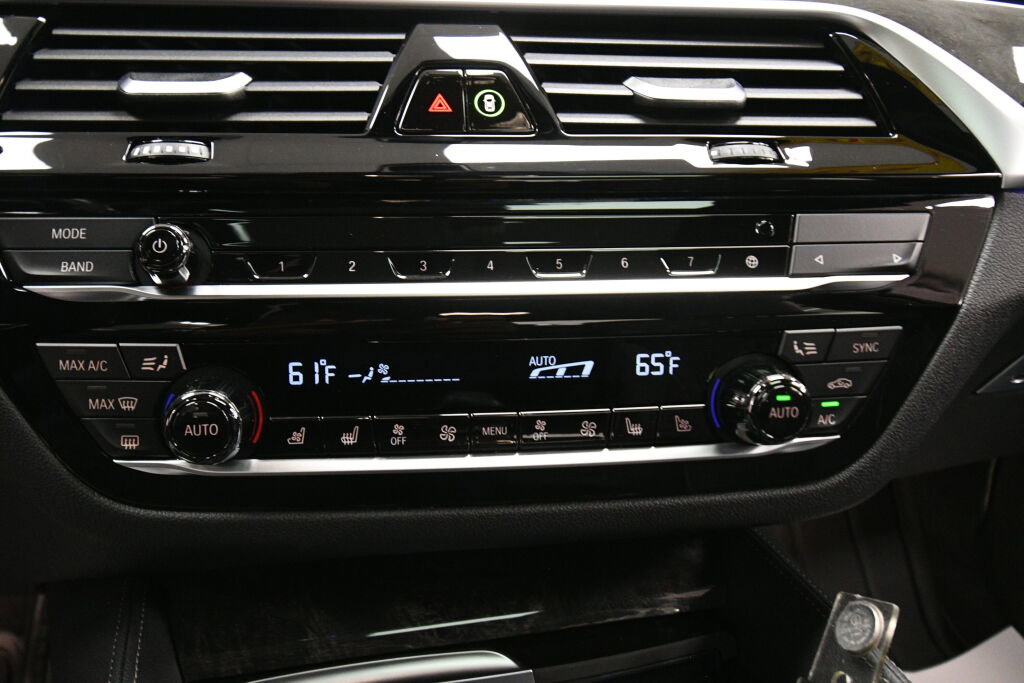 Used 2022 BMW M550i xDrive w/ Executive Package image 17