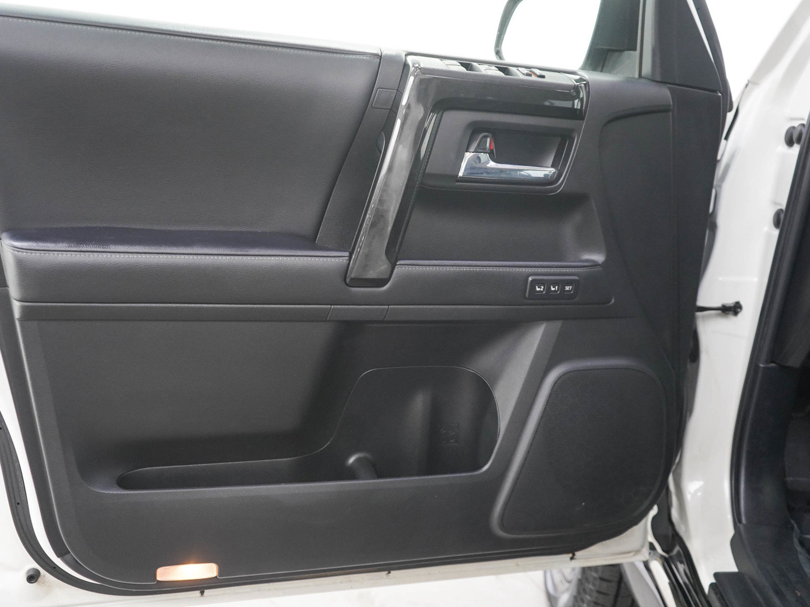 Used 2019 Toyota 4Runner Limited AWD/4WD image 18
