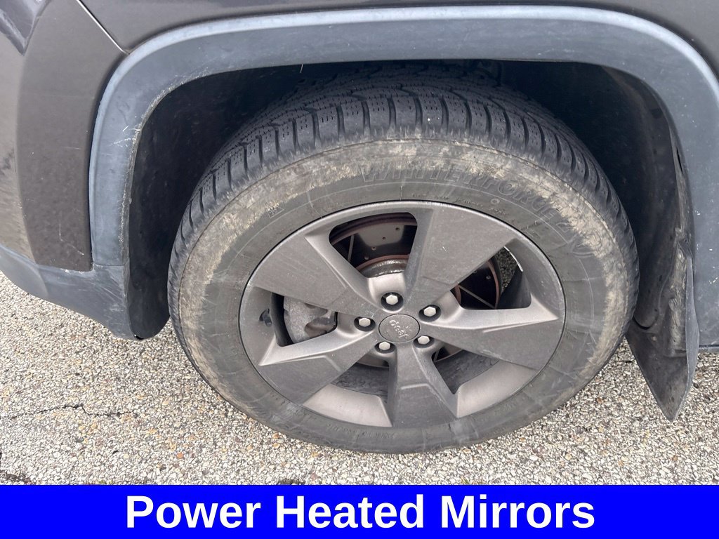 Used 2016 Jeep Cherokee Latitude AWD/4WD image 12