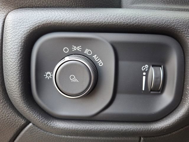 Used 2024 RAM 2500 Tradesman w/ Chrome Appearance Group image 26