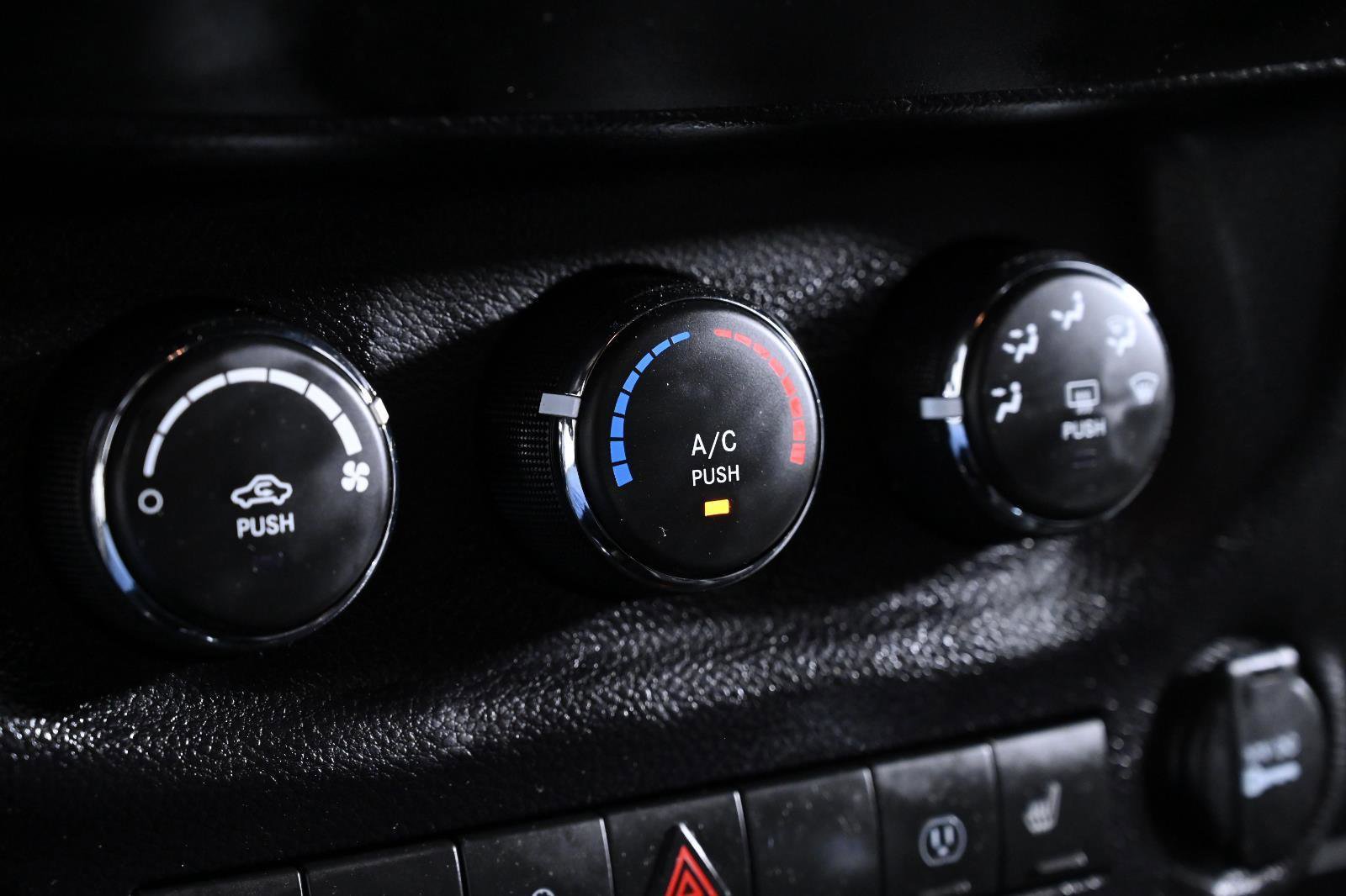 Used 2016 Jeep Wrangler Sahara image 14