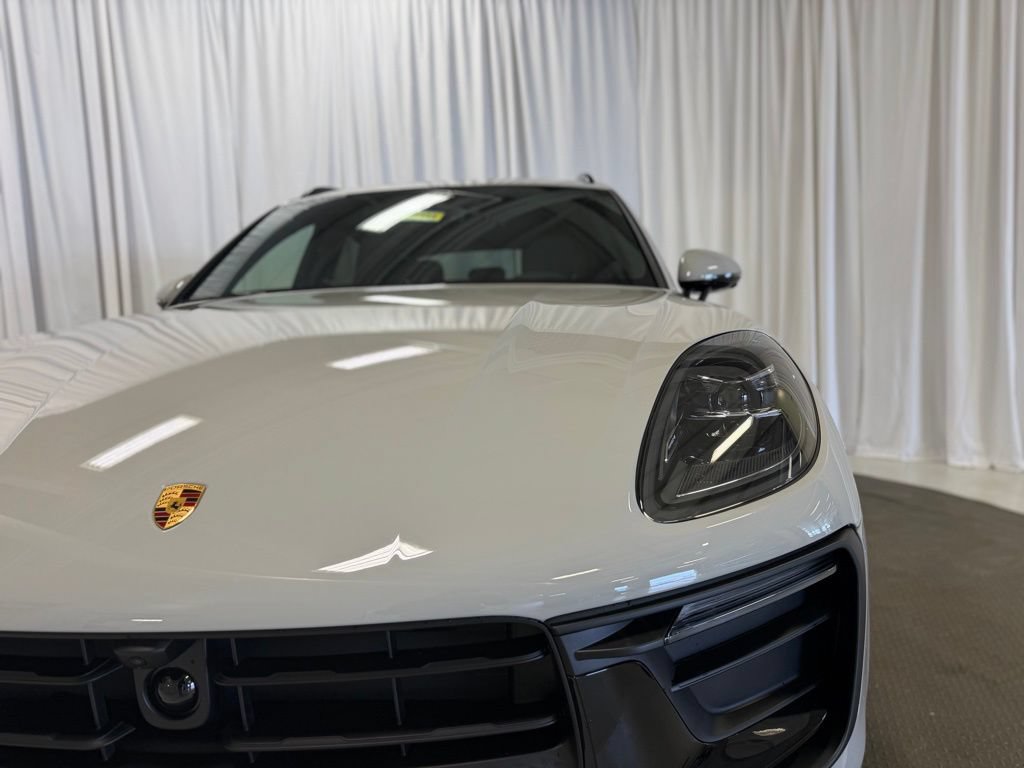 Certified 2026 Porsche Macan AWD/4WD image 33