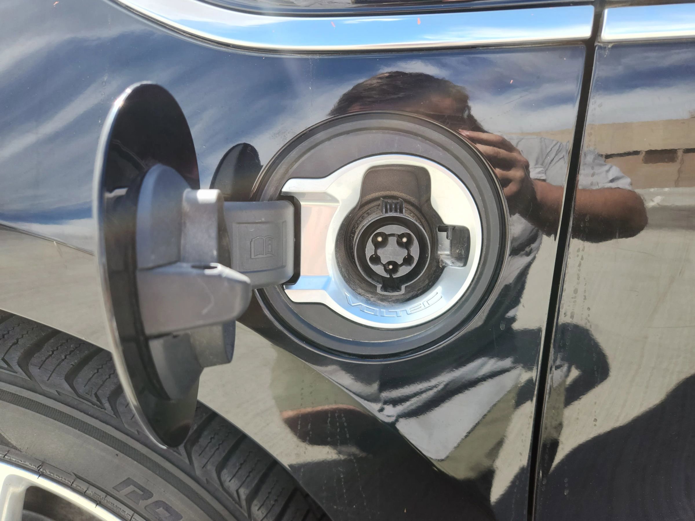 Used 2013 Chevrolet Volt Premium w/ Premium Trim Package FWD image 16
