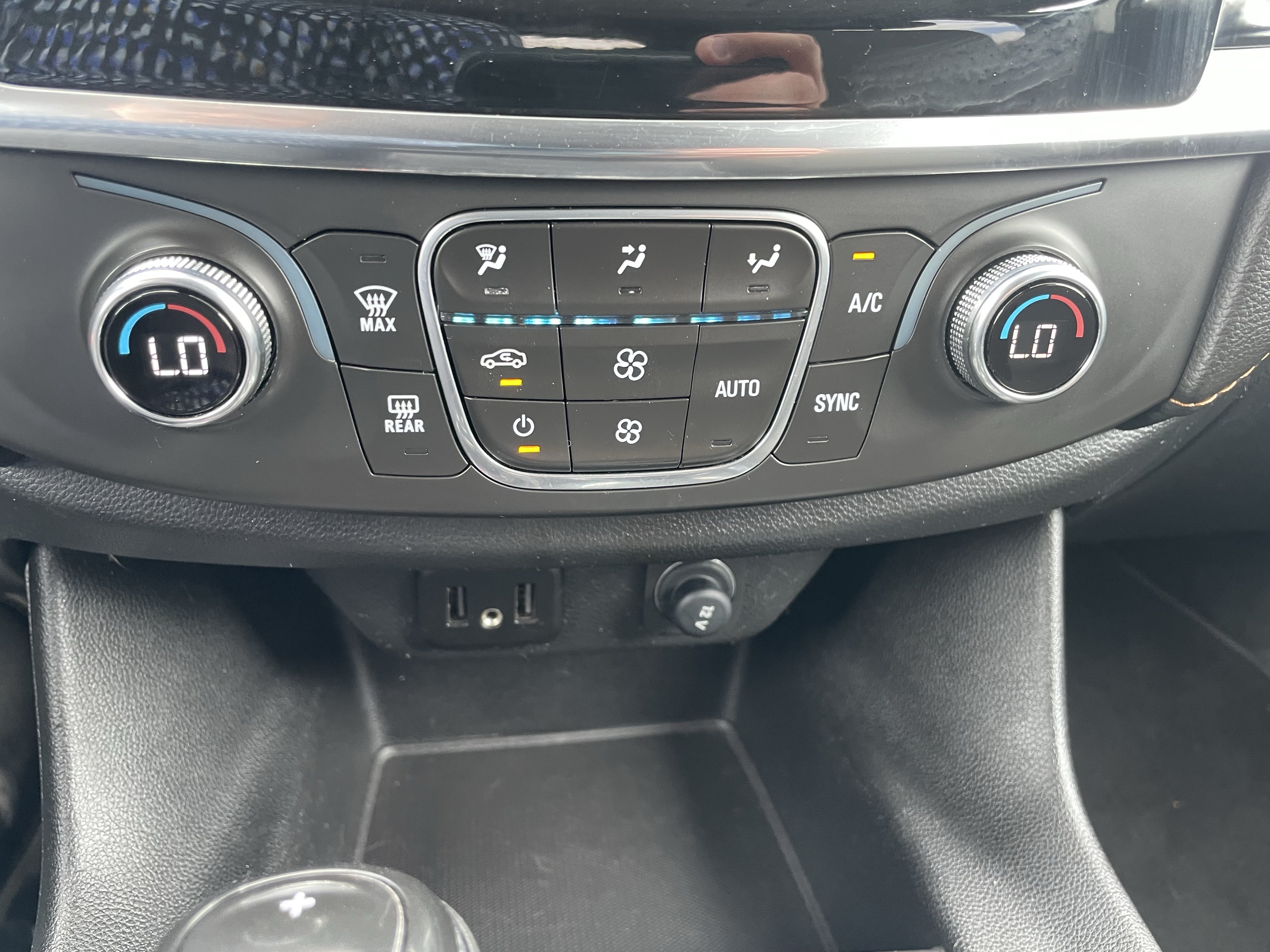 Used 2020 Chevrolet Traverse LS AWD/4WD image 22