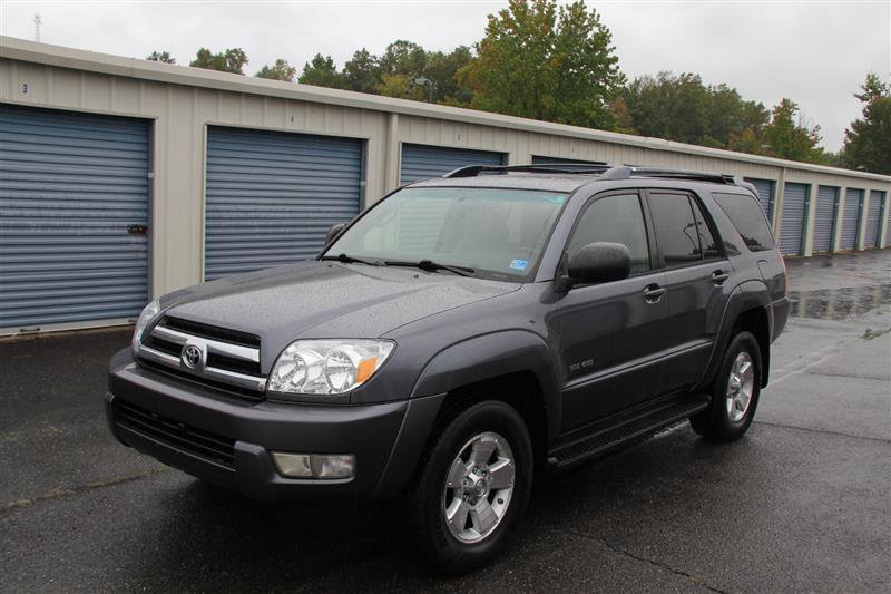 Used 2005 Toyota 4Runner SR5 AWD/4WD image 2