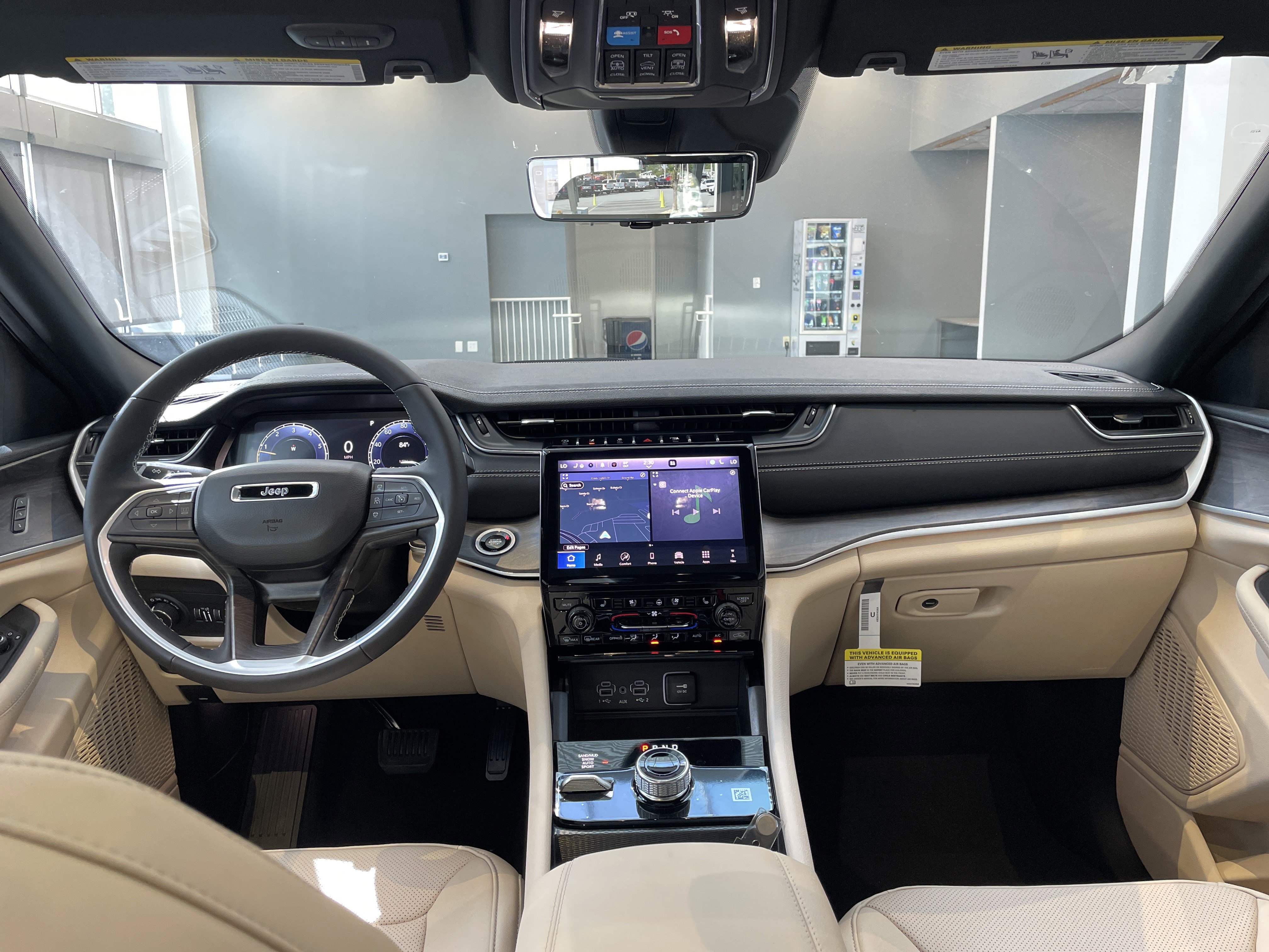 New 2025 Jeep Grand Cherokee Limited w/ Luxury Tech Group II image 32